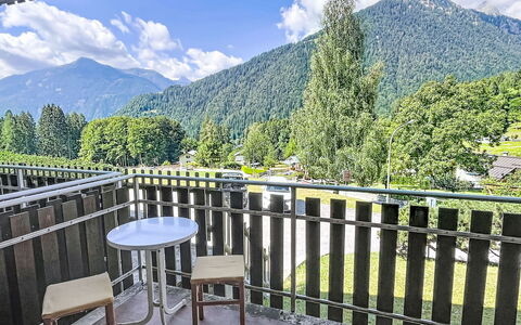 Nido del Brenta: Végétation, Arbuste, Printemps, Chalet, Jardin, Ombre, Arrière-Cour, Cour, Chaise