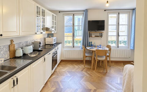 Le Petit Trouville: Toit, Maison, Zone Résidentielle, Domicile, Biens, Chalet, Conception