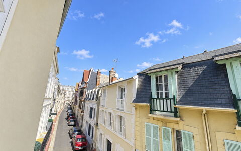Le Petit Trouville: Toit, Maison, Zone Résidentielle, Domicile, Biens, Chalet, Conception