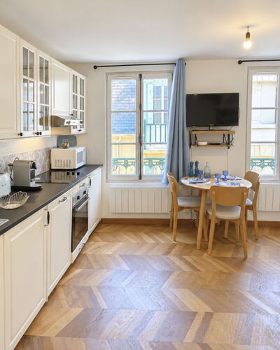 Le Petit Trouville: Toit, Maison, Zone Résidentielle, Domicile, Biens, Chalet, Conception