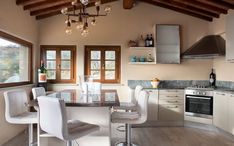 Villa Casabada: Meubles, Design Intérieur, Cuisine, Comptoir, Sol, Luminaire, Bois, Cabinetry, Plafond, Domicile