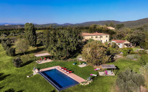 Villa Bellaria, Private Pool, Bolgheri: Biens, Loisir, Pelouse, Piscine, Parc, Aménagement Paysager, Ferme, Villa, Hacienda, Manoir