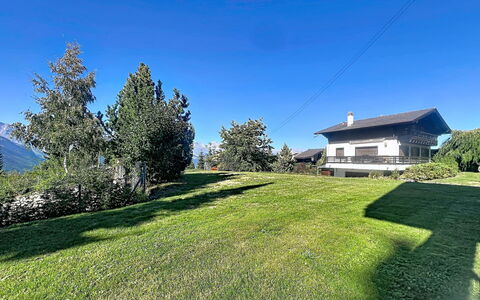 Les Naines Brunes: Lot Terre, Domicile, Pelouse, Chalet, Ferme, Pente, Prairie, Jardin, Cour, Aménagement Paysager