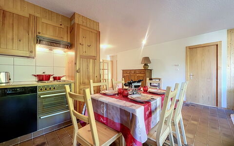 Les Naines Brunes: Bois, Design Intérieur, Plafond, Meubles, Pièce, Dur, Cabinetry, Tache De Bois, Cuisine, Placard