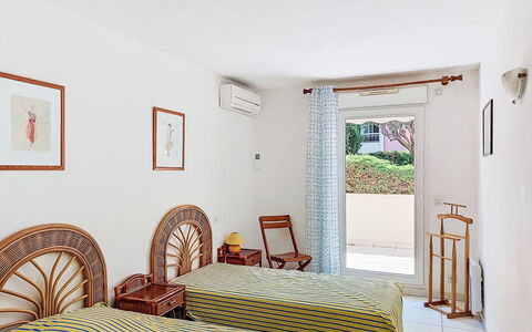 Virginie: Meubles, Design Intérieur, Appartement, Sol, Sol, Domicile, Chambre, Lit, Plafond, Cadre De Lit