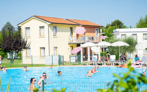 Peschiera del Garda 689: Piscine, Des Loisirs, Loisir, Recours, Vacances, Amusement, Thermes, Cour