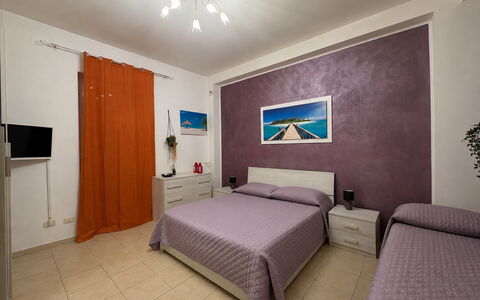 Appartamento Il Vulcano: Meubles, Sol, Design Intérieur, Chambre, Sol, Lit, Drap De Lit, Pièce, Literie, Appartement