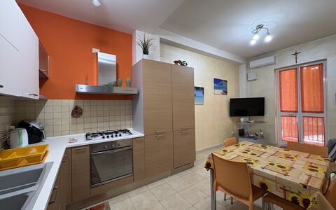 Appartamento Il Vulcano: Sol, Bois, Cuisine, Sol, Design Intérieur, Meubles, Appareil De Cuisine, Principaux Appliance, Appartement, Pièce