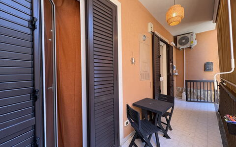 Appartamento Il Vulcano: Sol, Porte, Appartement, Tache De Bois, Chaise, Balcon, Dur, Accueil Porte