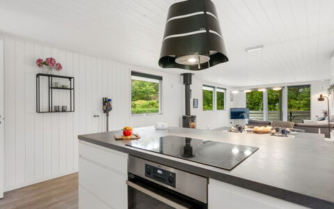 Hubert - 450M to the Fjord: Cuisine, Comptoir, Appareil De Cuisine, Design Intérieur, Bois, Plafond, Sol, Luminaire, Principaux Appliance, Meubles