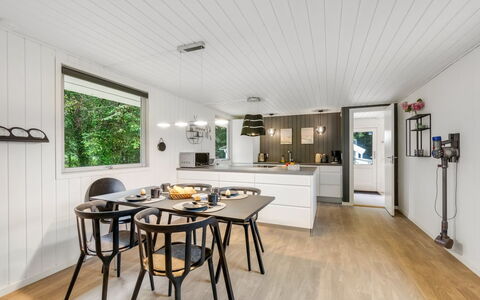 Hubert - 450M to the Fjord: Design Intérieur, Bois, Sol, Plafond, Meubles, Luminaire, Parquet, Sol, Table Cuisine Et Salle A Manger, Cuisine