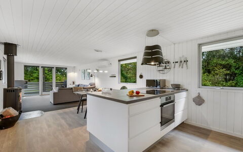 Hubert - 450M to the Fjord: Bois, Sol, Cuisine, Comptoir, Plafond, Design Intérieur, Domicile, Sol, Meubles, Parquet