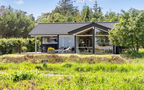 Chris - 130M from the Sea: Chalet, Biens, Ferme, Ombre, Batiments Jardin, Structure En Plein Air, Porche, Siding