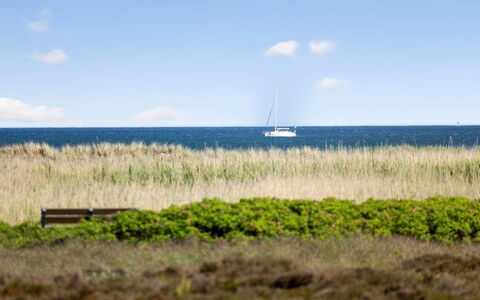 Chris - 130M from the Sea: Bleu, Ciel, L'Eau, Herbe, Horizon, Écorégion, Prairie, Mer, Cotiers Et Relief Océaniques, Côte