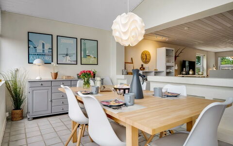 Helemine - 800M from the Sea: Meubles, Design Intérieur, Sol, Luminaire, Bois, Chaise, Plafond, Table, Table Cuisine Et Salle A Manger, Salle À Manger
