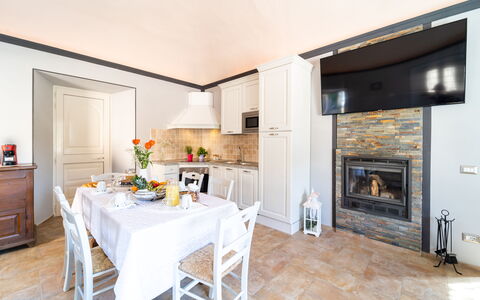 Villa Belvedere: Meubles, Design Intérieur, Sol, Plafond, Sol, Cuisine, Éclairage, Table, Pièce, Chaise