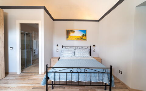 Villa Belvedere: Meubles, Design Intérieur, Lit, Sol, Chambre, Sol, Bois, Pièce, Plafond, Literie