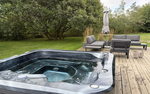 Pirka - 500M from the Sea: Jacuzzi, Jardin, Baignoire, Piscine, Luminaire Plomberie, Plante D'Appartement, Caractéristique De L'Eau, Cour