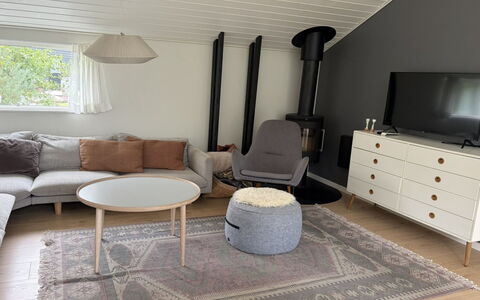 Pirka - 500M from the Sea: Sol, Sol, Bois, Meubles, Design Intérieur, Salon, Parquet, Domicile, Pièce, Tache De Bois