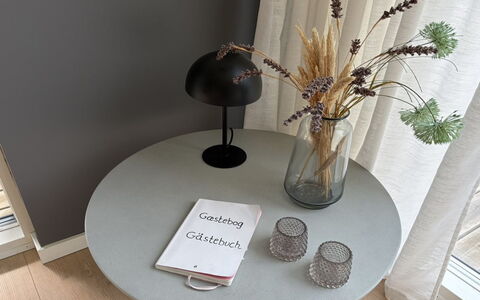 Pirka - 500M from the Sea: Meubles, Table, Sol, Table Basse, Salon, Chaise, Bureau, Plante D'Appartement, Lampe
