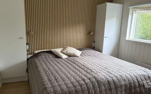 Pirka - 500M from the Sea: Bois, Design Intérieur, Meubles, Chambre, Textile, Sol, Sol, Linge, Literie, Lit