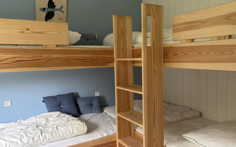 Pirka - 500M from the Sea: Lit Superposé, Bois, Sol, Design Intérieur, Sol, Meubles, Chambre, Lit, Pièce, Dortoir