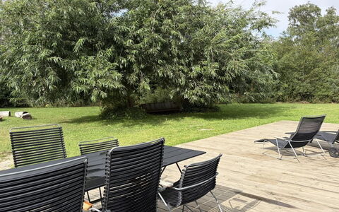 Pirka - 500M from the Sea: Arbuste, Ombre, Jardin, Suppression Des Plantes Ligneuses, Mobilier De Jardin, Pelouse, Aménagement Paysager, Cour, Parc, Arrière-Cour