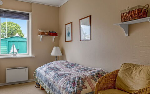 Maureen - 150M from the Sea: Meubles, Design Intérieur, Mur, Chambre, Lit, Sol, Bois, Sol, Plafond, Drap De Lit
