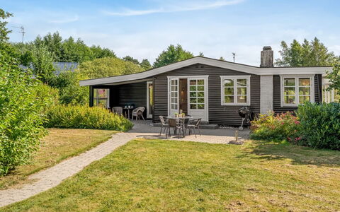 Roar - 7.5Km from the Sea: Domicile, Maison, Chalet, Couverture De Sol, Porte, Biens, Jardin, Ferme, Pelouse, Aménagement Paysager