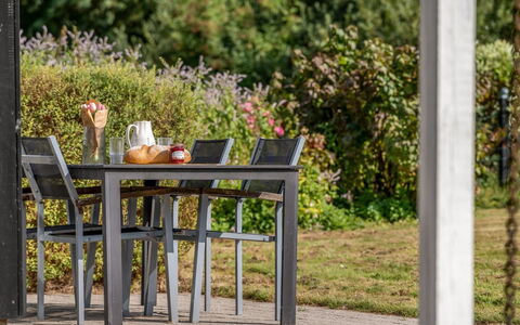 Roar - 7.5Km from the Sea: Mobilier De Jardin, Tableau De Plein Air, Conception, Tache De Bois, Chaise