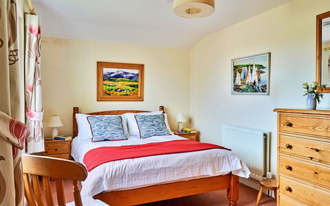 Garston: Meubles, Lit, Chambre, Design Intérieur, Drap De Lit, Sol, Bois, Literie, Sol, Plafond