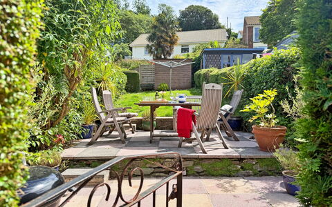 Garston: Vert, Arbuste, Jardin, Meubles, Pot De Fleur, Communauté Des Plantes, Mobilier De Jardin, Couverture De Sol, Chaise