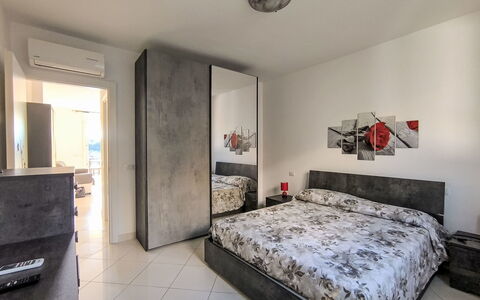 Tra Mare e Campagna: Sol, Sol, Mur, Meubles, Design Intérieur, Chambre, Pièce, Lit, Plafond, Éclairage