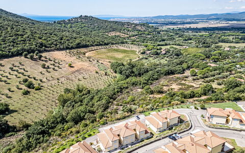 Tra Mare e Campagna: Paysage, Vue Du Ciel, Village, Photographie Aérienne, Banlieue, Chaparral, Village De Montagne