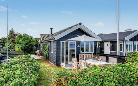 Joachim - 10M from the Sea: Bois, Meubles, Appartement, Pièce, Plafond, Tache De Bois, Chaise, Dur, Vernis, Lumber