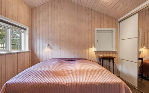 Fritzy - 1.5Km from the Sea: Bois, Plafond, Chambre, Design Intérieur, Sol, Lit, Sol, Pièce, Drap De Lit, Cadre De Lit