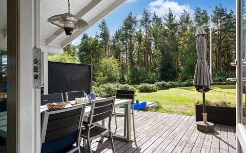 Fritzy - 1.5Km from the Sea: Bois, Meubles, Chaise, Domicile, Mobilier De Jardin, Porte, Porche, Plate-Forme, Ombre, Chalet