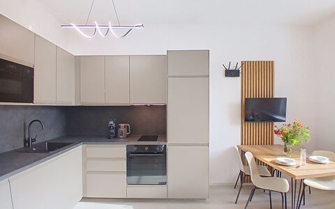 Buky Escape: Meubles, Cuisine, Design Intérieur, Sol, Comptoir, Appareil De Cuisine, Cabinetry, Bois, Sol, Luminaire