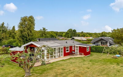 Laurine - 500M from the Sea