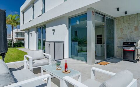 Lucia: Meubles, Design Intérieur, Sol, Sol, Plafond, Pièce, Chaise, Table, Appartement, Table Cuisine Et Salle A Manger