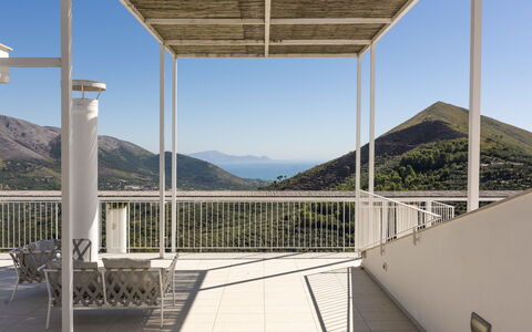 Capri: Porche, Ombre, Chaise, Structure En Plein Air, Balcon, Eco Hôtel, Mobilier De Jardin, Plate-Forme, Pergola, Daylighting