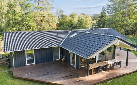 Zelma - 1.5Km from the Sea: Bois, Toit, Domicile, Chalet, Siding, Batiments Jardin, Ombre, Biens, Porche, Cour