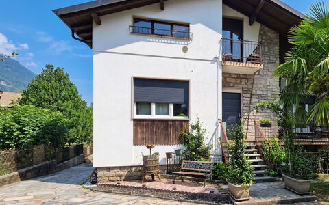 Villa Chiara e Chloe: Bâtiment, Mur, Fenêtre, Maison, Domicile, Porte, Zone Résidentielle, Façade, Architecture