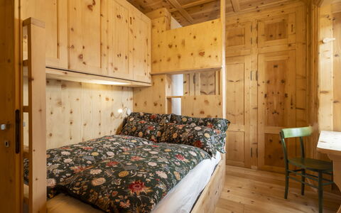 Kuerc Design Mountain Home: Bois, Design Intérieur, Sol, Sol, Chambre, Plafond, Tache De Bois, Pièce, Lit, Dur