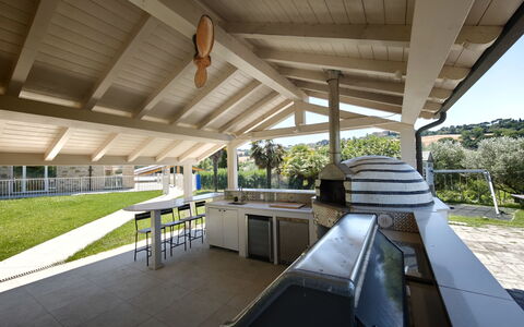 Tenuta Marino - Villa Privata Vista Vigneti con Pi: Plafond, Ombre, Structure En Plein Air, Faisceau, Tache De Bois, Conception, Pergola, Porche, Daylighting, Mobilier De Jardin