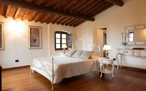 Tenuta di Mezzo: Meubles, Lit, Design Intérieur, Chambre, Sol, Bois, Plafond, Sol, Literie, Pièce