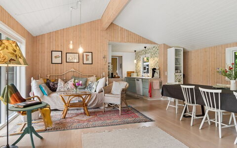 Ølvir - 525M from the Sea: Design Intérieur, Bois, Meubles, Plafond, Sol, Salon, Éclairage, Pièce, Luminaire, Domicile