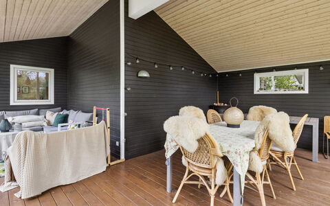 Ølvir - 525M from the Sea: Bois, Plafond, Sol, Design Intérieur, Parquet, Sol, Meubles, Domicile, Porche, Chaise