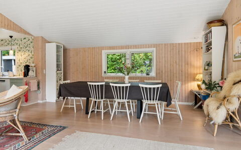 Ølvir - 525M from the Sea: Meubles, Design Intérieur, Sol, Bois, Plafond, Sol, Salle À Manger, Table, Chaise, Table Cuisine Et Salle A Manger