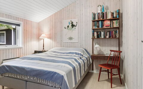 Ølvir - 525M from the Sea: Lit, Meubles, Chambre, Design Intérieur, Drap De Lit, Literie, Bois, Sol, Sol, Plafond
